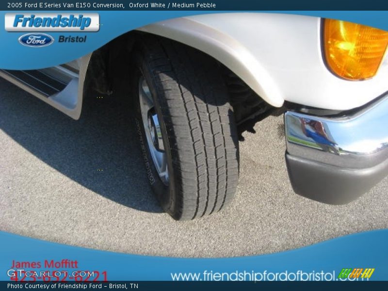 Oxford White / Medium Pebble 2005 Ford E Series Van E150 Conversion