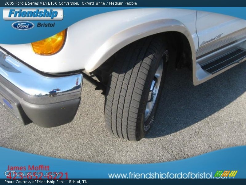 Oxford White / Medium Pebble 2005 Ford E Series Van E150 Conversion