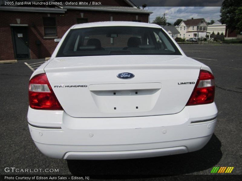 Oxford White / Black 2005 Ford Five Hundred Limited
