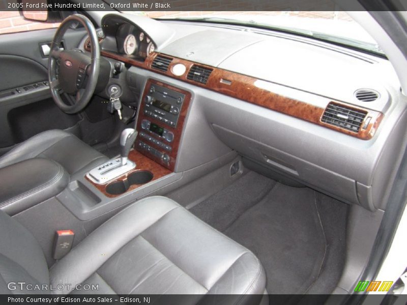 Oxford White / Black 2005 Ford Five Hundred Limited