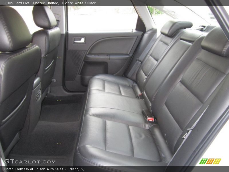 Oxford White / Black 2005 Ford Five Hundred Limited
