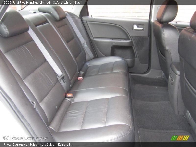 Oxford White / Black 2005 Ford Five Hundred Limited