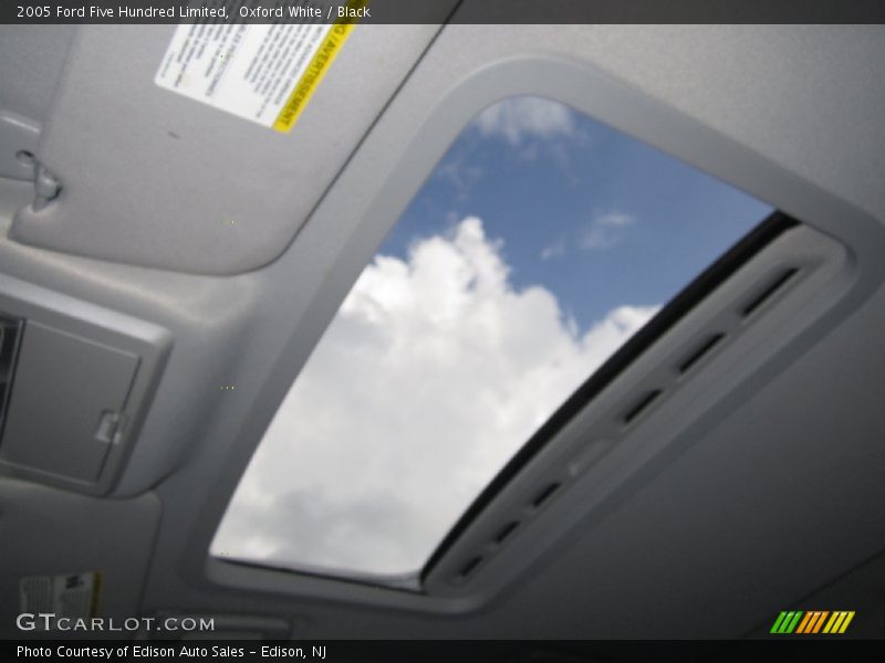 Oxford White / Black 2005 Ford Five Hundred Limited