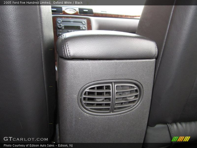 Oxford White / Black 2005 Ford Five Hundred Limited