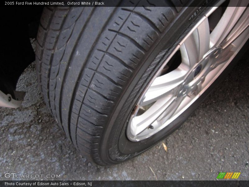 Oxford White / Black 2005 Ford Five Hundred Limited