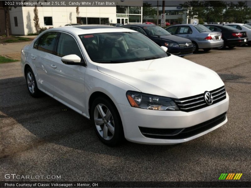 Candy White / Titan Black 2012 Volkswagen Passat 2.5L SE