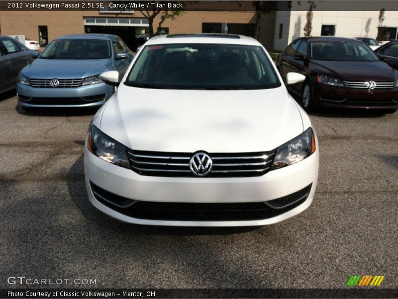 Candy White / Titan Black 2012 Volkswagen Passat 2.5L SE