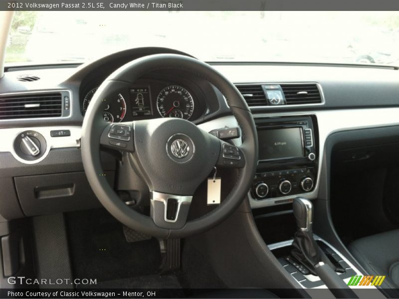 Candy White / Titan Black 2012 Volkswagen Passat 2.5L SE
