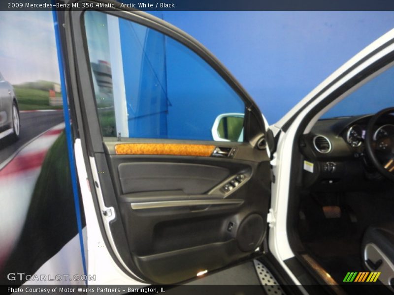 Arctic White / Black 2009 Mercedes-Benz ML 350 4Matic