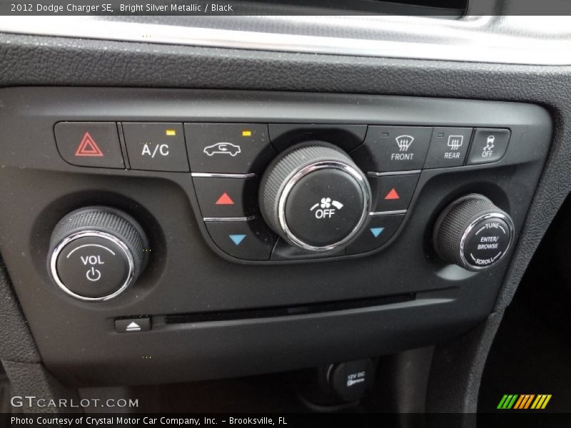 Bright Silver Metallic / Black 2012 Dodge Charger SE