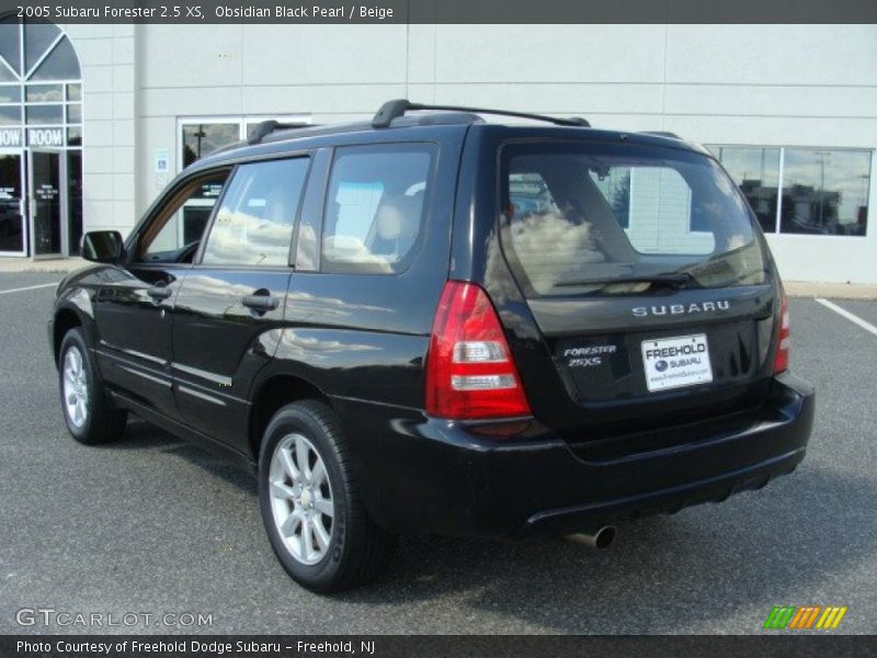 Obsidian Black Pearl / Beige 2005 Subaru Forester 2.5 XS