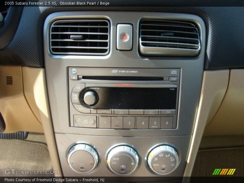 Obsidian Black Pearl / Beige 2005 Subaru Forester 2.5 XS