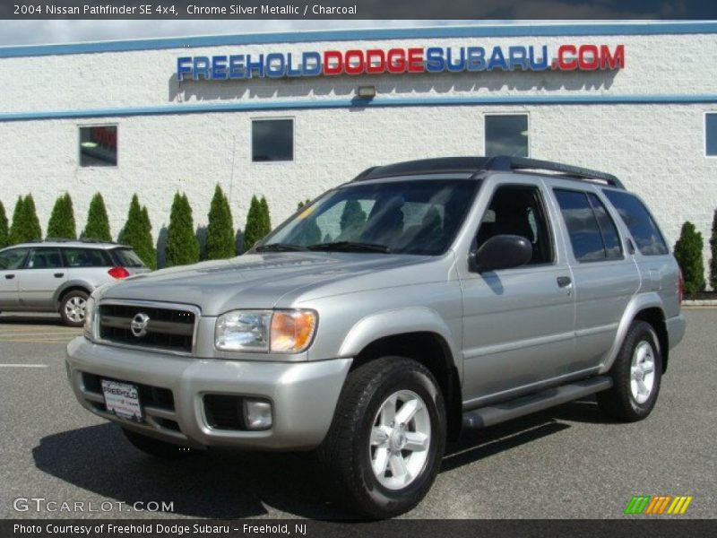 Chrome Silver Metallic / Charcoal 2004 Nissan Pathfinder SE 4x4