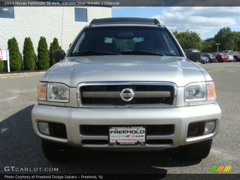 Chrome Silver Metallic / Charcoal 2004 Nissan Pathfinder SE 4x4