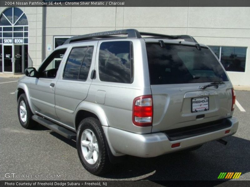 Chrome Silver Metallic / Charcoal 2004 Nissan Pathfinder SE 4x4
