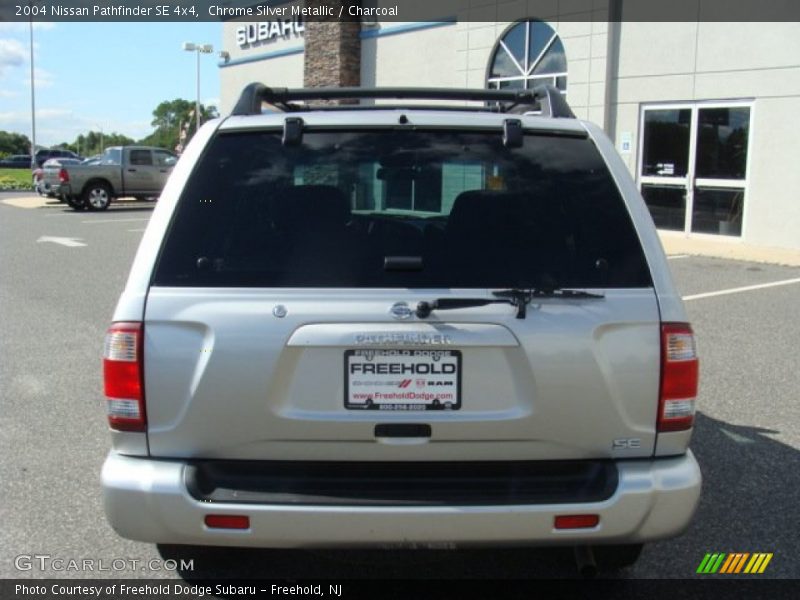 Chrome Silver Metallic / Charcoal 2004 Nissan Pathfinder SE 4x4