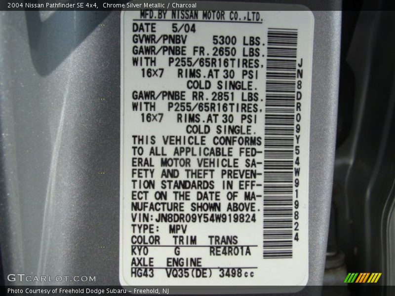 Chrome Silver Metallic / Charcoal 2004 Nissan Pathfinder SE 4x4