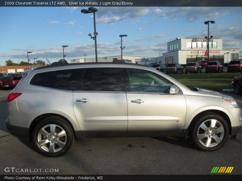 Silver Ice Metallic / Light Gray/Ebony 2009 Chevrolet Traverse LTZ AWD