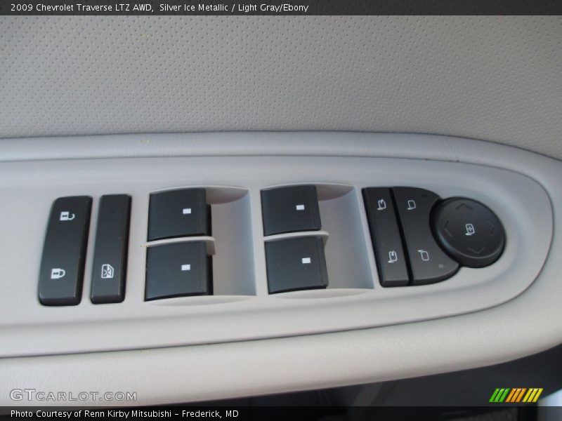 Silver Ice Metallic / Light Gray/Ebony 2009 Chevrolet Traverse LTZ AWD