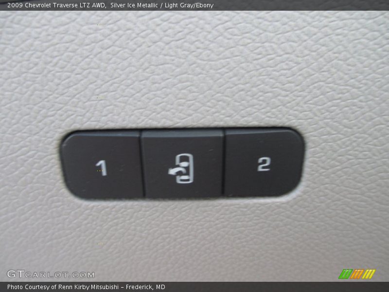 Silver Ice Metallic / Light Gray/Ebony 2009 Chevrolet Traverse LTZ AWD