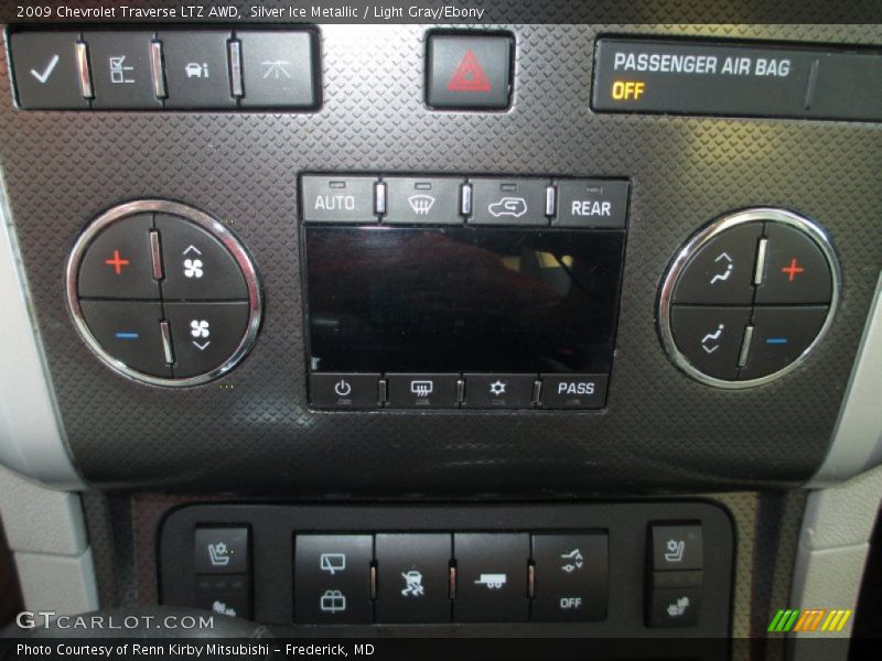 Silver Ice Metallic / Light Gray/Ebony 2009 Chevrolet Traverse LTZ AWD