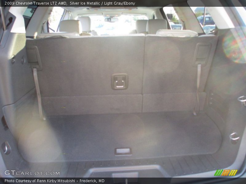 Silver Ice Metallic / Light Gray/Ebony 2009 Chevrolet Traverse LTZ AWD
