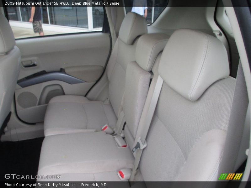 Rear Seat of 2009 Outlander SE 4WD