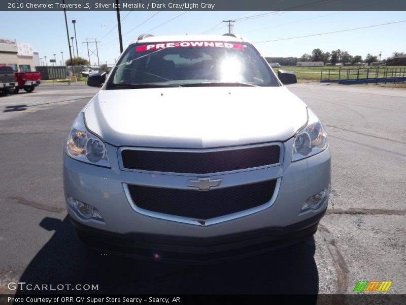 Silver Ice Metallic / Dark Gray/Light Gray 2010 Chevrolet Traverse LS