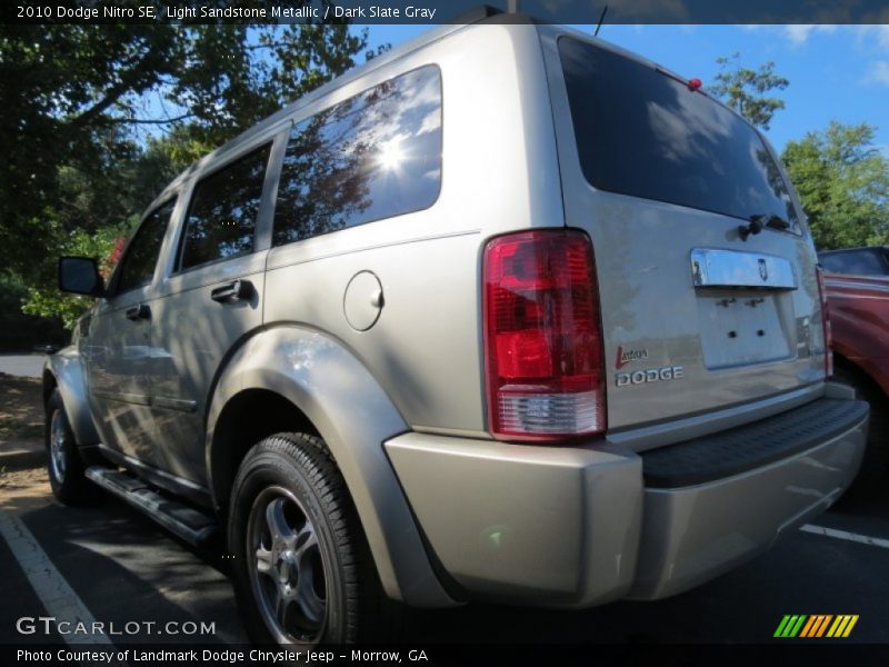 Light Sandstone Metallic / Dark Slate Gray 2010 Dodge Nitro SE