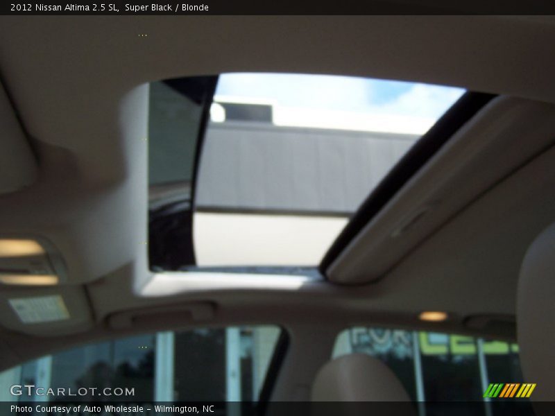 Super Black / Blonde 2012 Nissan Altima 2.5 SL