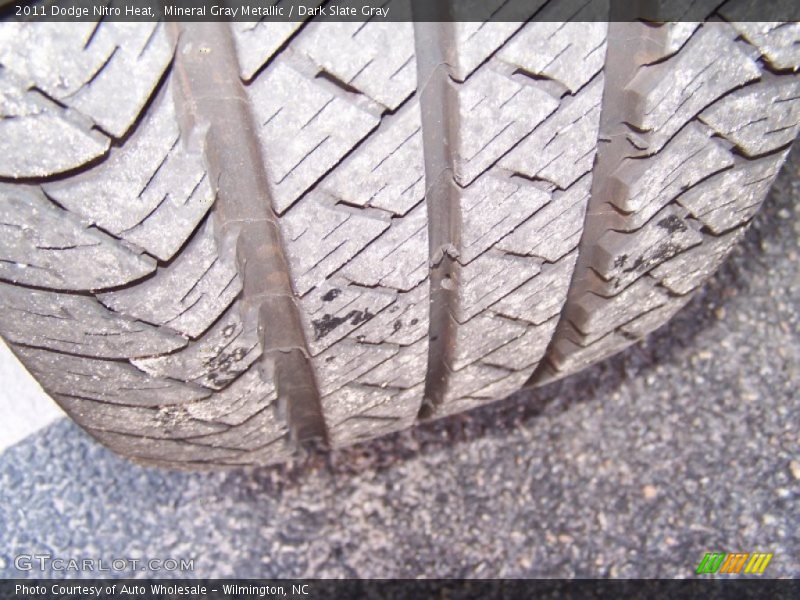 Mineral Gray Metallic / Dark Slate Gray 2011 Dodge Nitro Heat