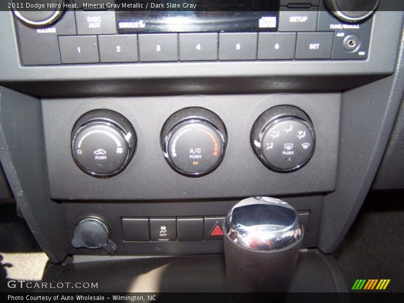 Mineral Gray Metallic / Dark Slate Gray 2011 Dodge Nitro Heat