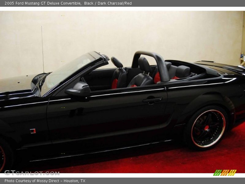 Black / Dark Charcoal/Red 2005 Ford Mustang GT Deluxe Convertible
