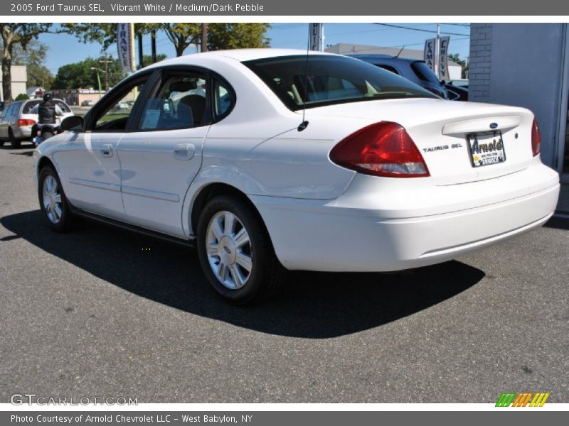 Vibrant White / Medium/Dark Pebble 2005 Ford Taurus SEL