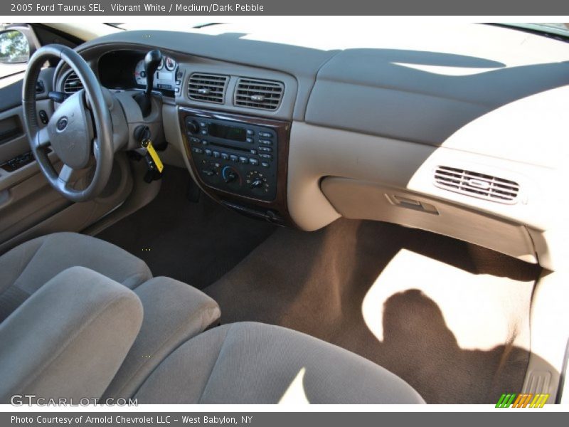 Vibrant White / Medium/Dark Pebble 2005 Ford Taurus SEL