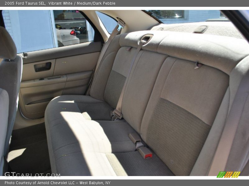 Vibrant White / Medium/Dark Pebble 2005 Ford Taurus SEL