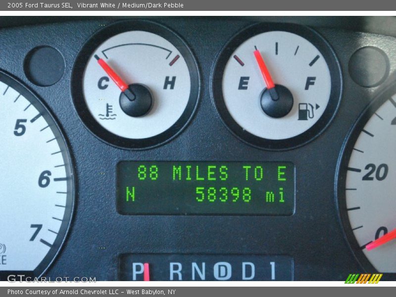 Vibrant White / Medium/Dark Pebble 2005 Ford Taurus SEL