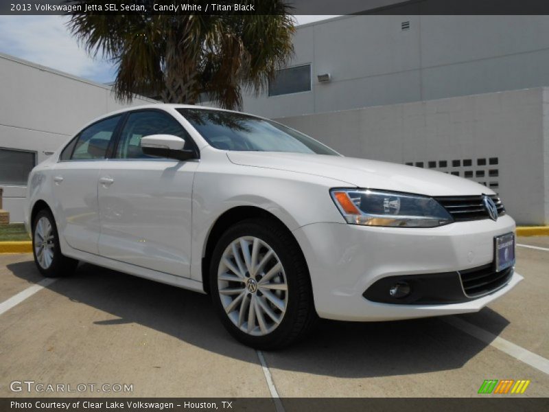 Candy White / Titan Black 2013 Volkswagen Jetta SEL Sedan