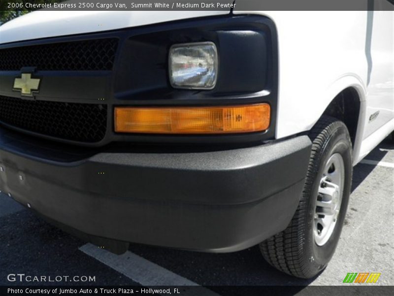 Summit White / Medium Dark Pewter 2006 Chevrolet Express 2500 Cargo Van