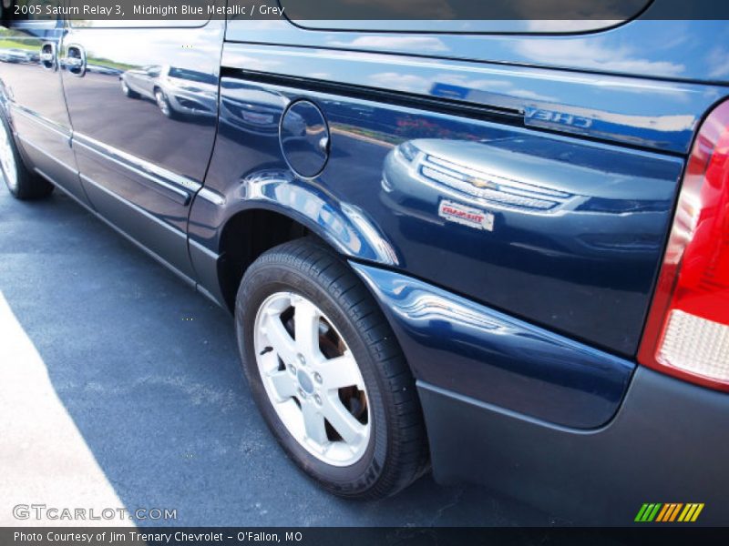 Midnight Blue Metallic / Grey 2005 Saturn Relay 3