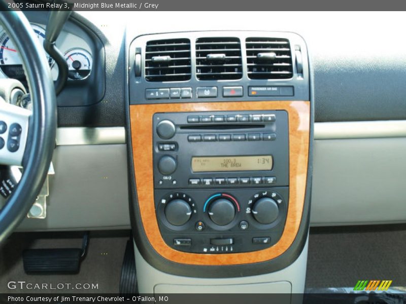 Midnight Blue Metallic / Grey 2005 Saturn Relay 3