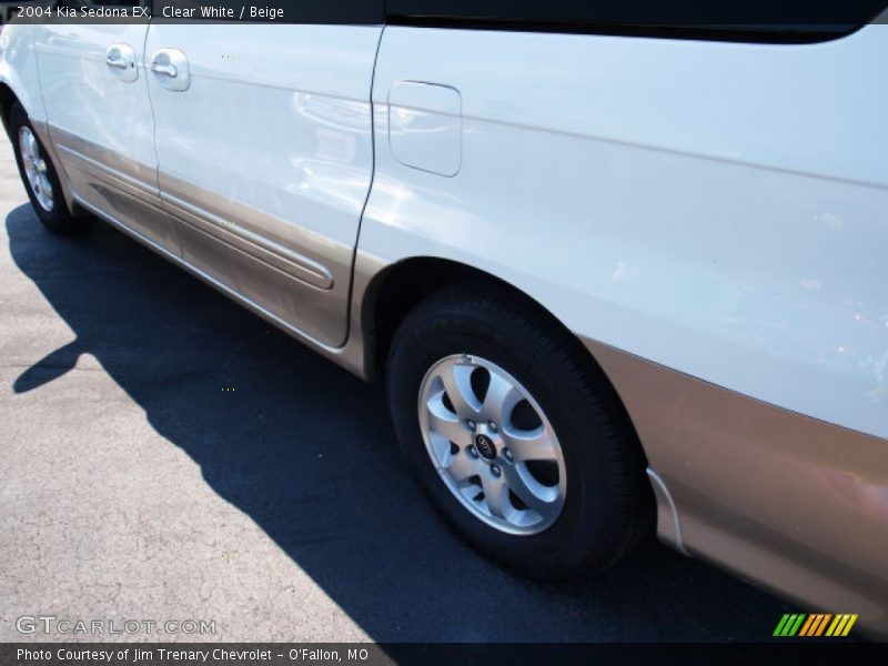 Clear White / Beige 2004 Kia Sedona EX