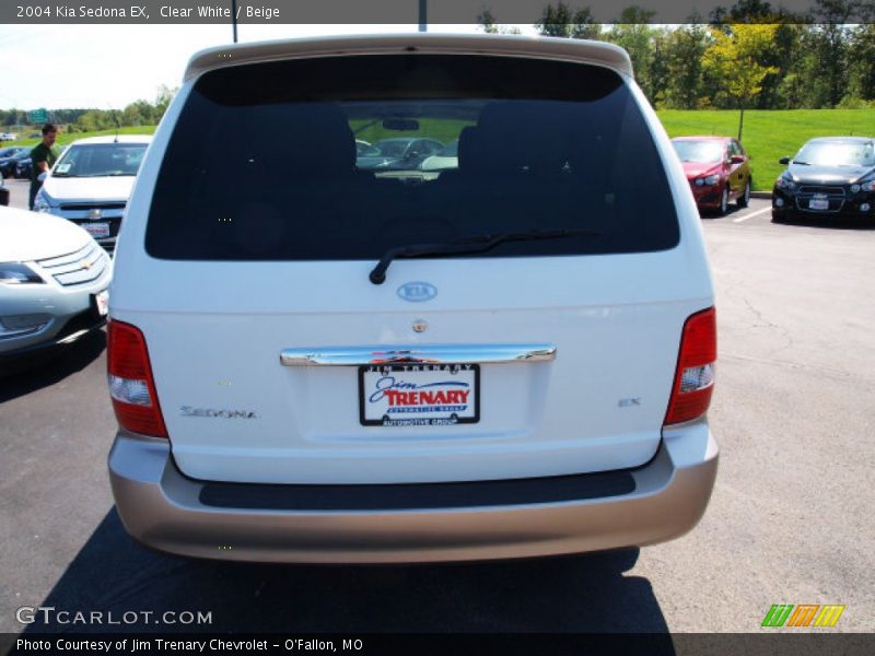 Clear White / Beige 2004 Kia Sedona EX