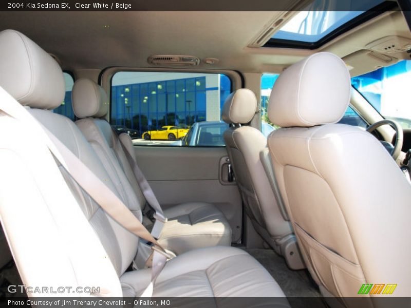Clear White / Beige 2004 Kia Sedona EX