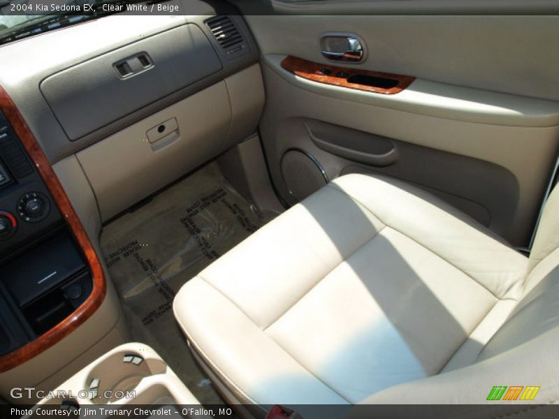 Clear White / Beige 2004 Kia Sedona EX
