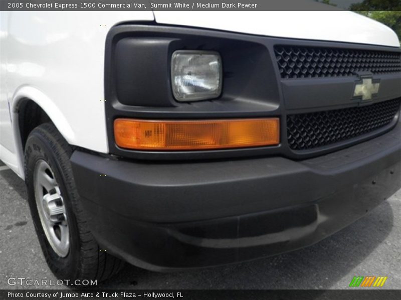 Summit White / Medium Dark Pewter 2005 Chevrolet Express 1500 Commercial Van
