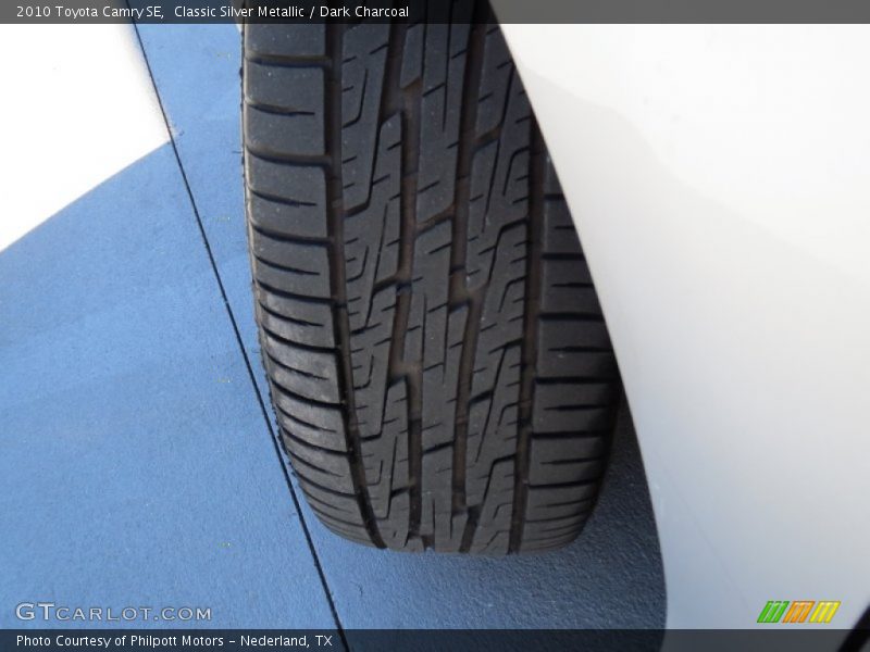 Classic Silver Metallic / Dark Charcoal 2010 Toyota Camry SE