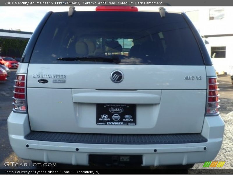 Ceramic White Pearl / Medium Dark Parchment 2004 Mercury Mountaineer V8 Premier AWD