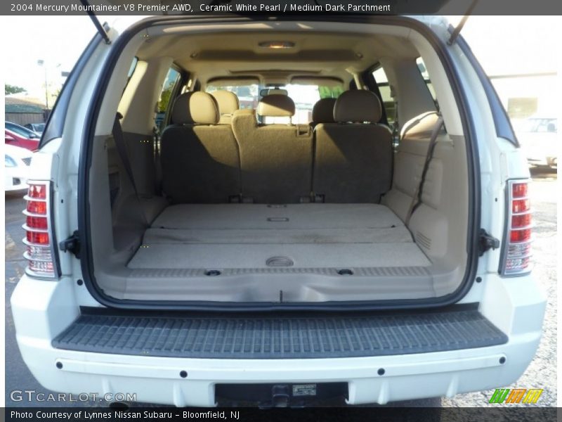 Ceramic White Pearl / Medium Dark Parchment 2004 Mercury Mountaineer V8 Premier AWD