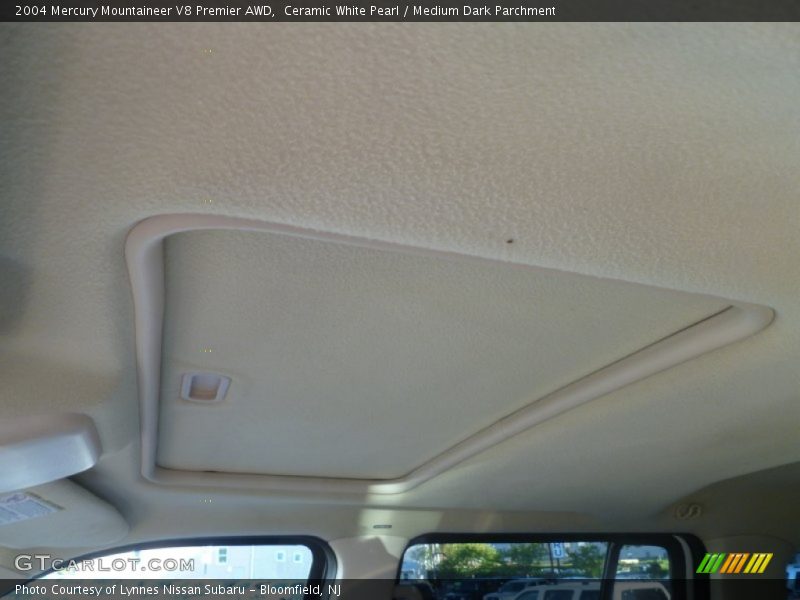 Ceramic White Pearl / Medium Dark Parchment 2004 Mercury Mountaineer V8 Premier AWD